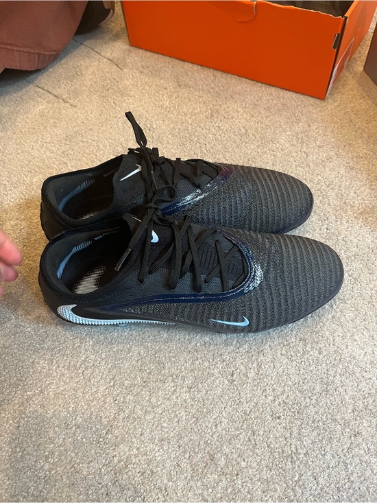 Nike Men\'s Gray and Navy Football Cleats with White Swoosh main image 4
